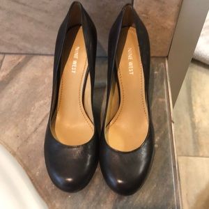 Nine West brown leather pumps